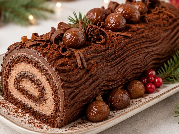 Bûche de Noël Moelleuse : Chocolat & Marrons Magiques !
