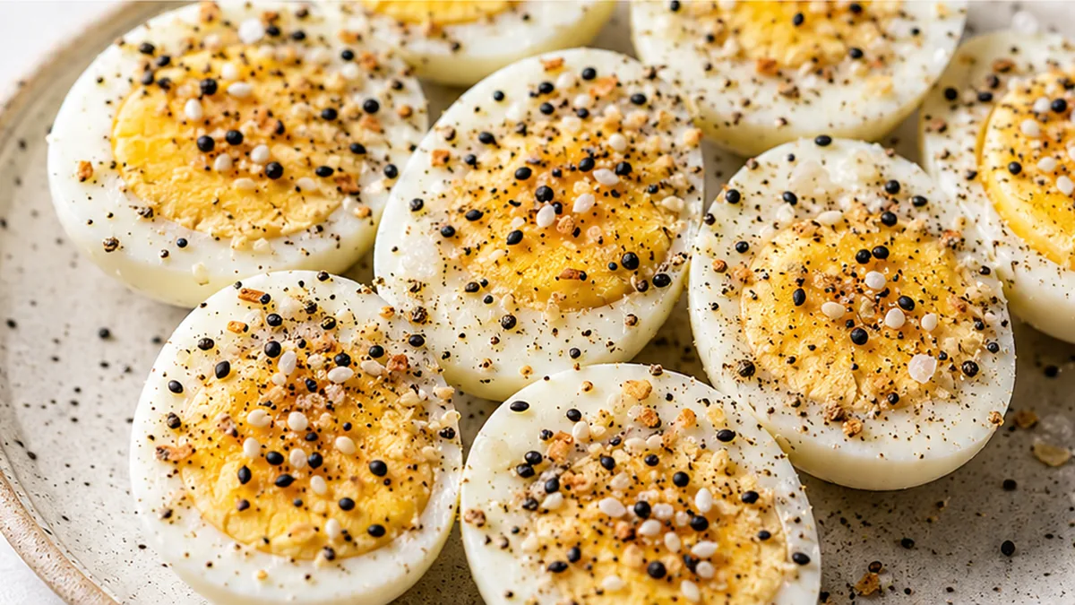 Oeufs Durs Parfaits à l'Air Fryer - Oeufs durs : réalisez des œufs parfaitement cuits dans votre Air Fryer. Rapide et facile, cette méthode garantit un jaune id