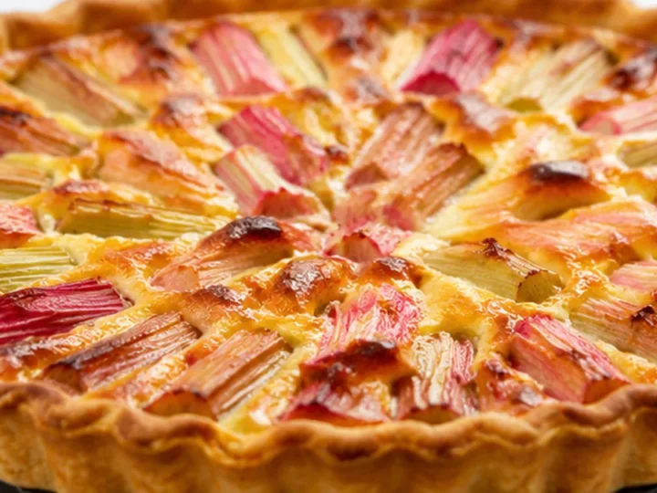 Tarte Rhubarbe Airfryer : Le Secret d’une Pâte Croustillante !