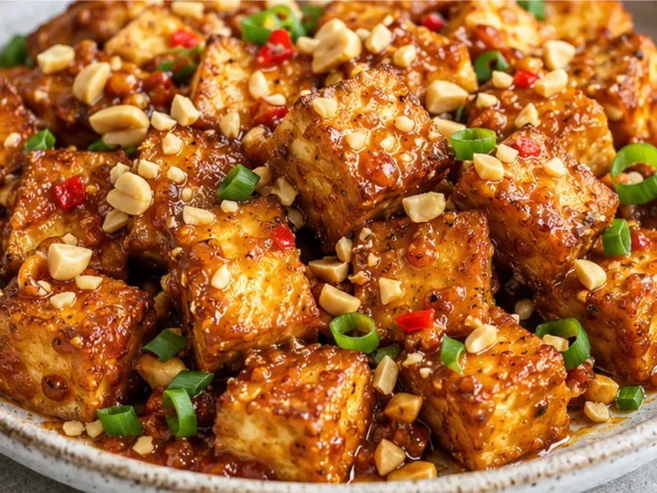 Tofu Croustillant au Curry & Cacahuète