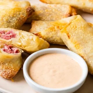 Egg Rolls Reuben au Pastrami Croustillants! - egg rolls pastrami