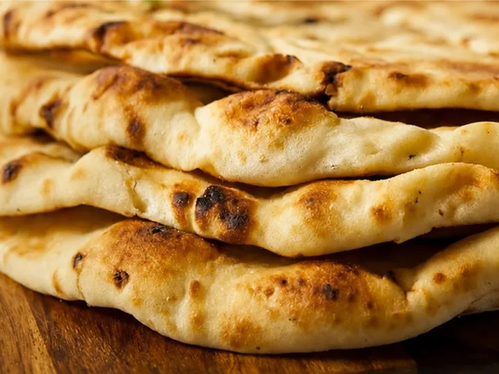 Naans au Fromage Filant : Le Délice Indien !