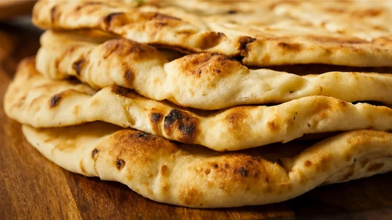 Naans au Fromage Filant : Le Délice Indien !