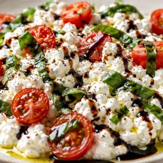 Salade Caprese au Cottage Cheese